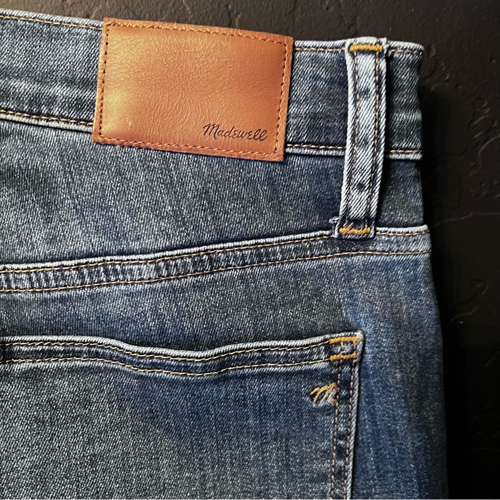 Madewell 10" High Rise Skinny Jeans Raw Hem Cut Off
Size 29 - Picture 7 of 10